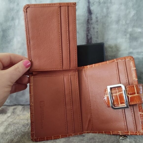 New Identity Stronghold Genuine Leather Wallet - Picture 5 of 11